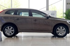 沃爾沃xc60空氣格在哪里