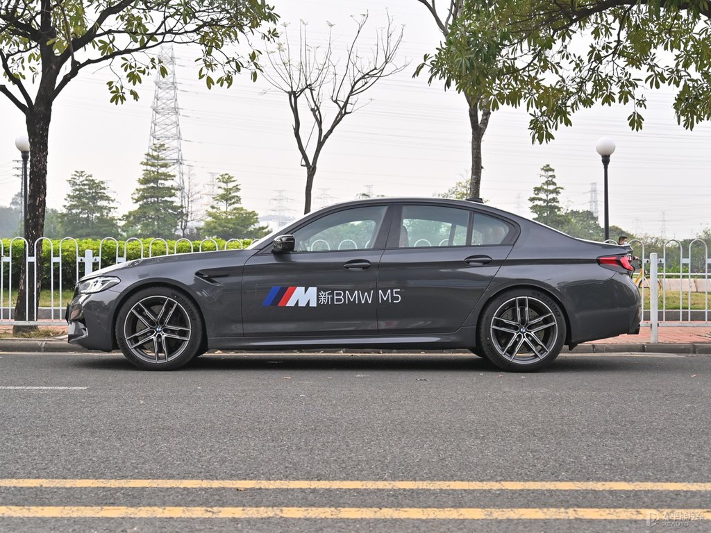 三亚粤宝宝马宝马m5最新报价诚邀莅临体验