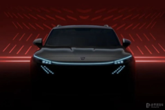 荣威发布第三代RX5预告图 采用贯穿式LED灯带