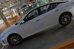 東風日產(chǎn)新款天籟實車曝光 前后燈組造型更精致