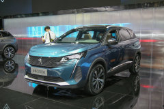 中型SUV哪款車更好 標(biāo)致5008 2021款與昂科威 5座 誰(shuí)更好