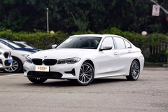 2013款 320i 运动设计套装 宝马3系空间怎么样 宝马3系购车手册