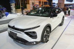 凡爾賽C5 X哪款車更好 2021款 凡爾賽C5 X跟1.6T 凡爾賽C5 X比較哪個(gè)更值得買