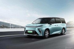 上汽大通MAXUS MIFA 9和蔚來ES8價格及圖片對比，新能源汽車哪款更好？