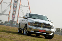 2011款 1500 Laramie?道奇Ram車(chē)身尺寸多少?道奇Ram購(gòu)車(chē)手冊(cè)