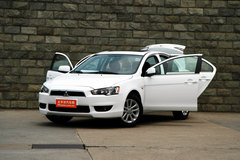 翼神?2011款 2.0L CVT 致炫版 旗艦型內(nèi)飾材料怎么樣?翼神購(gòu)車手冊(cè)