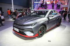 中國哪款車更好 自動(dòng)版 思皓曜和長安UNI-V 1.5T 買哪個(gè)好