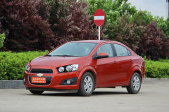2013款 三廂 1.6L SX MT 風尚影音版?愛唯歐內飾舒服嗎?愛唯歐購車手冊