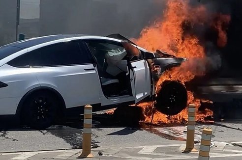 林志穎遇嚴(yán)重車禍：人已送醫(yī)，特斯拉燒毀