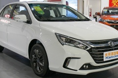 機(jī)動(dòng)車高速行駛中出現(xiàn)轉(zhuǎn)向失控怎么辦