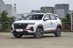 小型SUV哪款車更好 長(zhǎng)安CS35PLUS 1.4T與2021款 奔騰T33相比哪個(gè)好