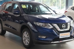 日產尼桑油箱蓋開關在哪