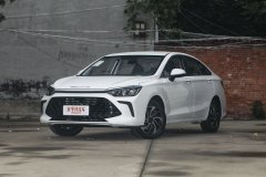 三廂車哪款車更好 5座 北京U5 PLUS與手動版 繽瑞 誰好