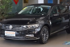 邁騰車的油箱開關在哪里