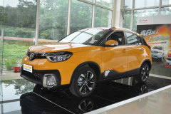 2017款 1.6L 手動(dòng)潮悅型?東風(fēng)風(fēng)神AX4內(nèi)飾材料怎么樣?東風(fēng)風(fēng)神AX4購車手冊