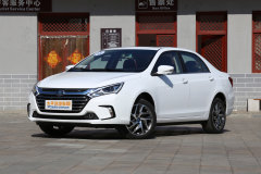 2017款 EV300 旗艦型?秦新能源細節(jié)如何呢?秦新能源購車手冊