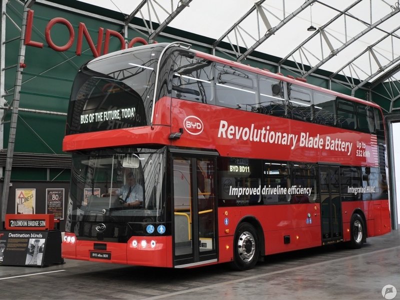 英国双层巴士比亚迪造 BD11：搭载刀片电池，支持双枪充电