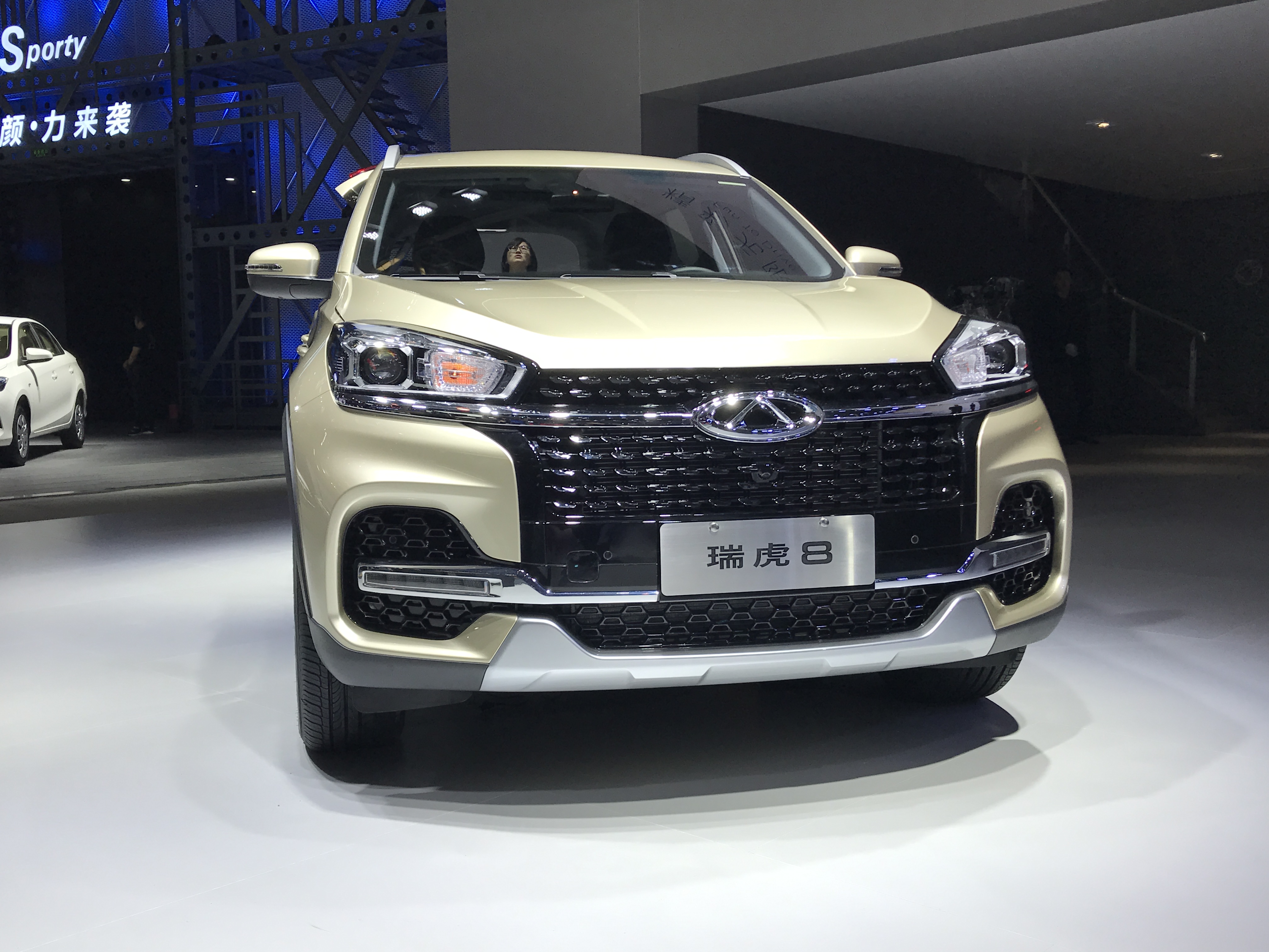 這臺中型SUV10萬就能買，讓CS95冒冷汗