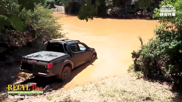 越野車過河集錦：一輛不會游泳的越野車不是一臺好車