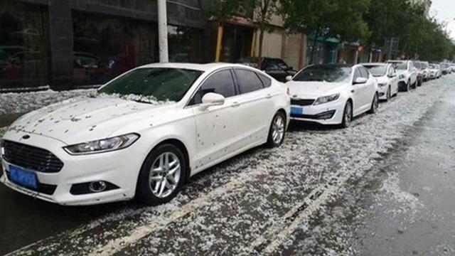 地下怕大雨，上面怕冰雹，車子被砸壞了，保險究竟賠不賠？