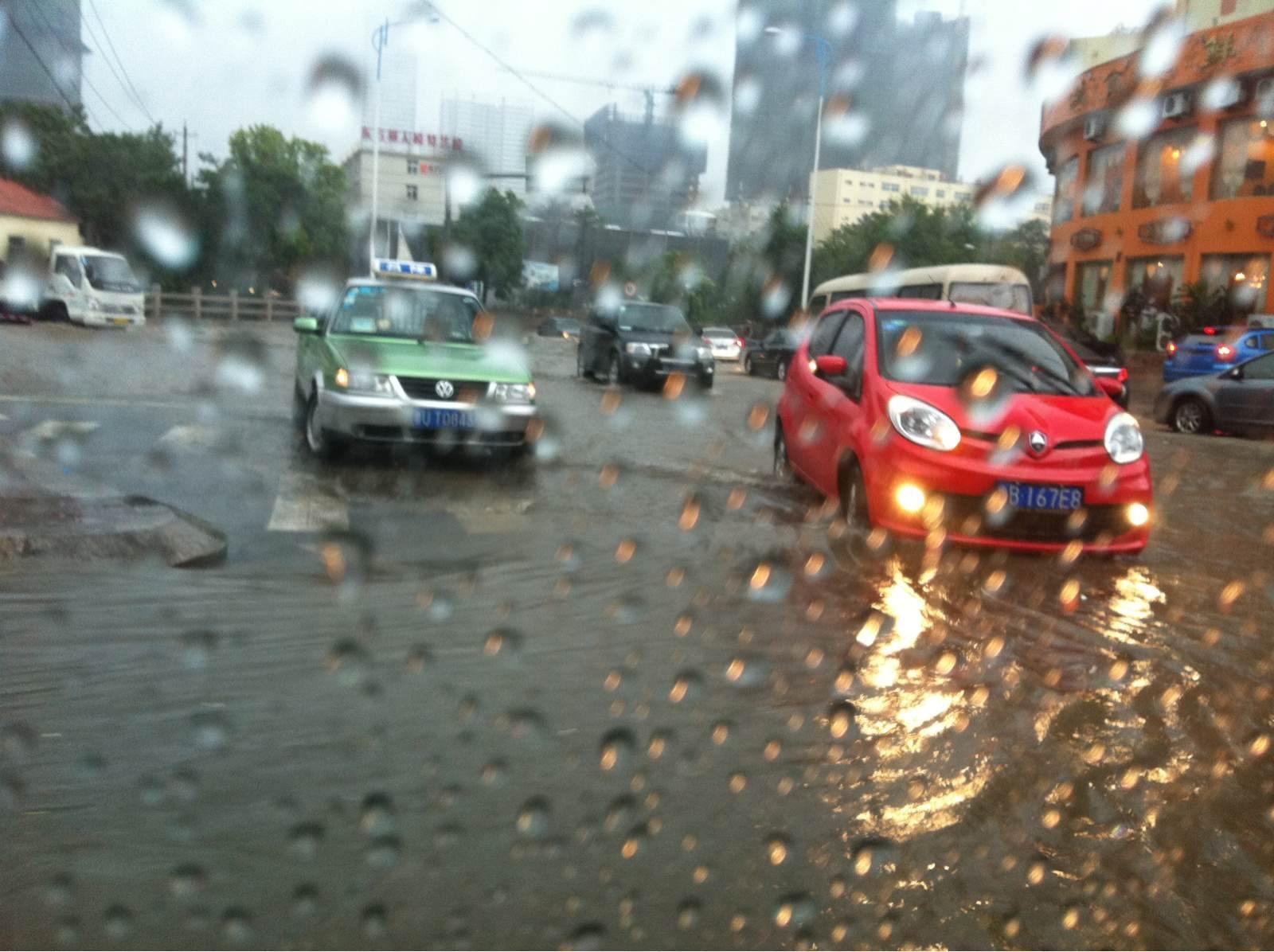 雨雪道路怎樣避免汽車摩擦摩擦？