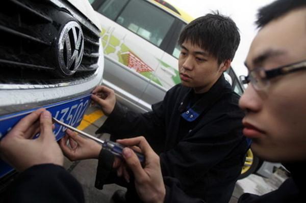 買車嫌4S店上牌太貴？還不如自己跑腿，能省好幾百！