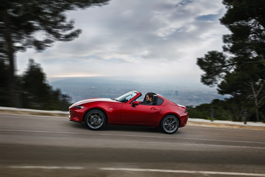 新款马自达MX-5 RF海外售价公布，约合22.6万起