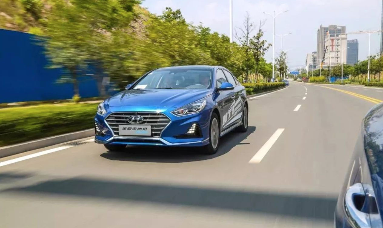 一箱油能跑1200km? 我們拿全新索納塔混動作了一次死..