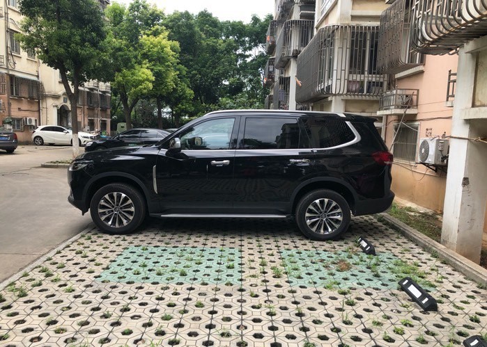 又一款对彪奥迪Q7的国产SUV，车长超5米，车钥匙像兰博基尼