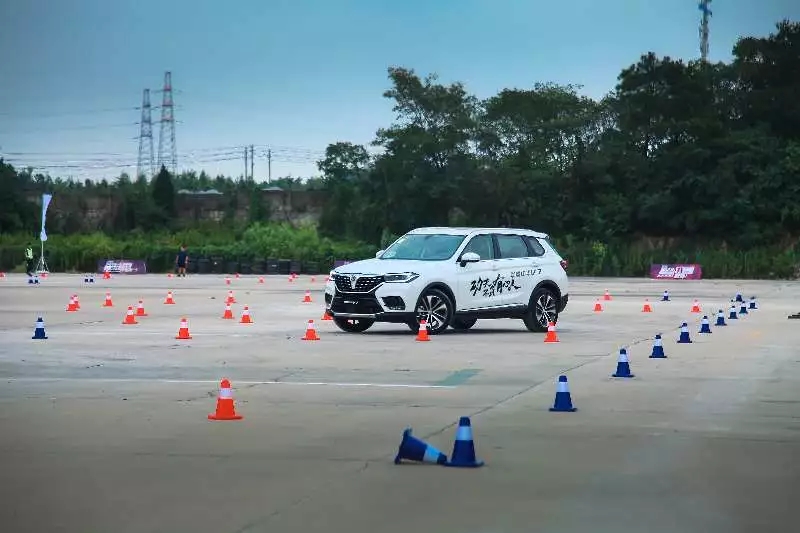 要打翻身仗，源自BMW家族1.6T，試駕中華V7