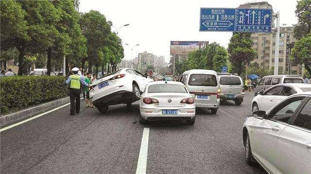 实用贴！驾校教练没有教你的几个驾驶技巧