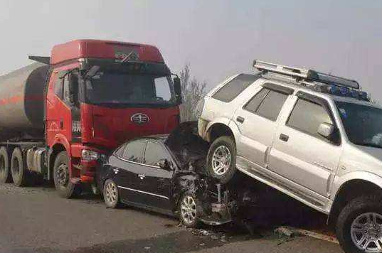 大貨車在你后面死命按喇叭是這個(gè)原因