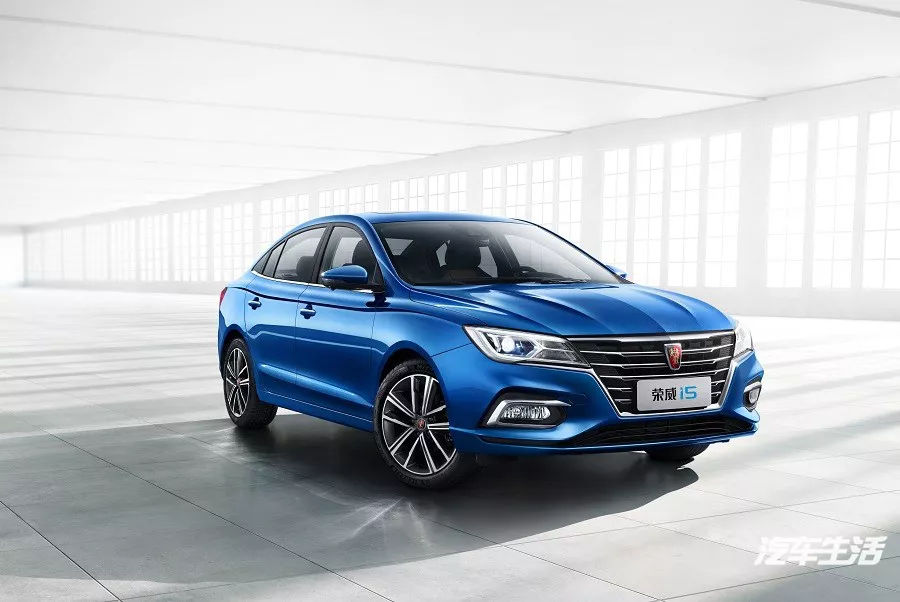 中國互聯(lián)網(wǎng)汽車又出新品啦,剛剛上市的中級(jí)車榮威i5只要5.9