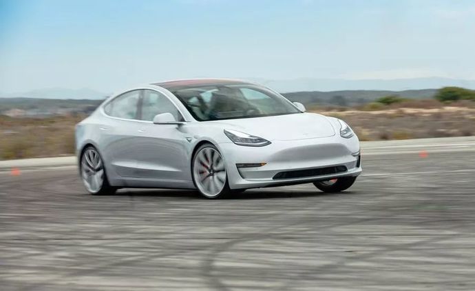 百公里加速3.5秒,特斯拉model 3高性能版剑指m3