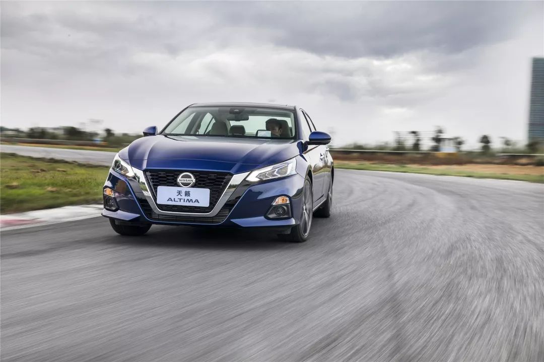 夭壽啦，買日產(chǎn)發(fā)動機送沙發(fā)了 東風(fēng)日產(chǎn)天籟