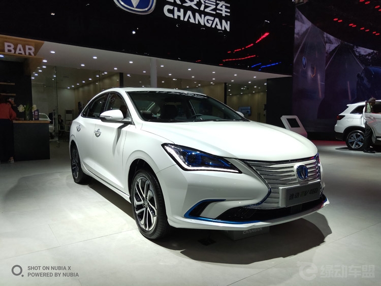 續(xù)航400+km 自帶智能AI管家 全新純電動車不到12萬