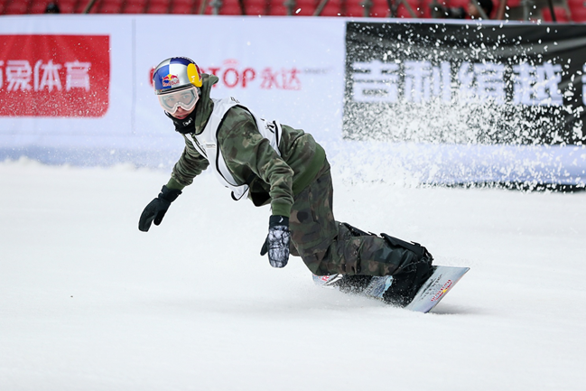 暴走在2018沸雪世界杯現場，繽越玩起極限運動