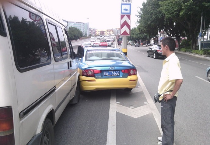 開車遇到“加塞狗”怎么辦？不用撞上去，這樣操作皆大歡喜！