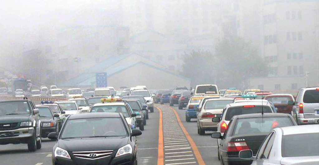 城市的发展应不应该控制私家车的数量？