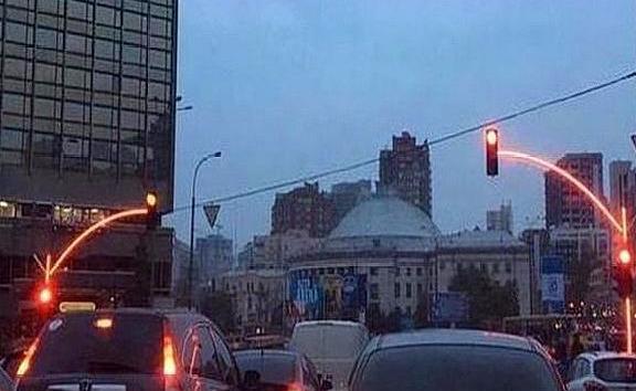 乌克兰现“贴心”红绿灯，网友：什么时候国内也能用上？