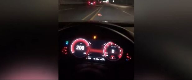半夜高速飙车到200，一本驾照够扣吗？