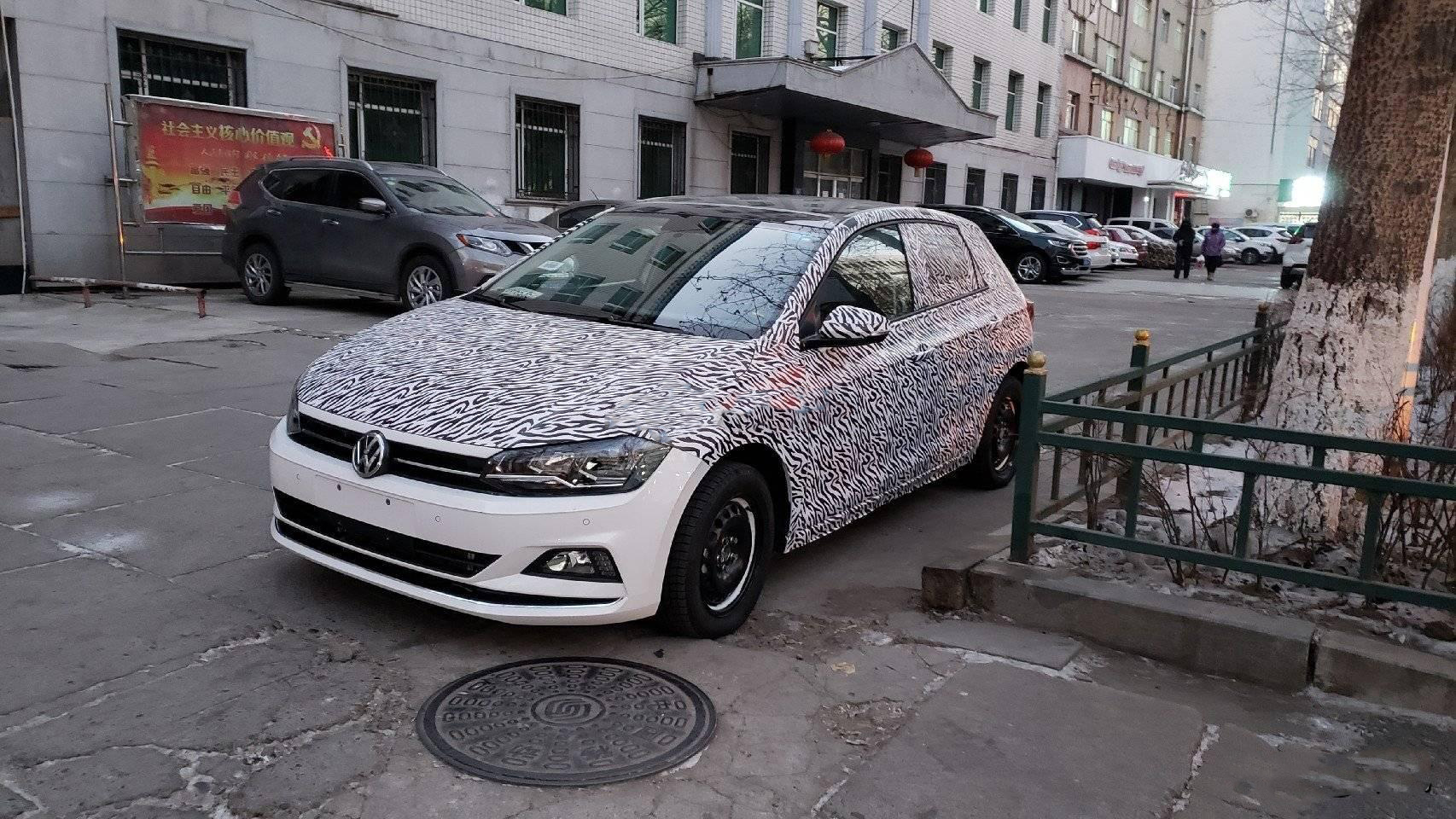 街頭偶遇2019款大眾POLO！軸距2564mm配1.5L