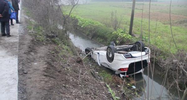 過年開車回農(nóng)村，遇到窄路不想掉溝里，怎么判斷車寬才算準？