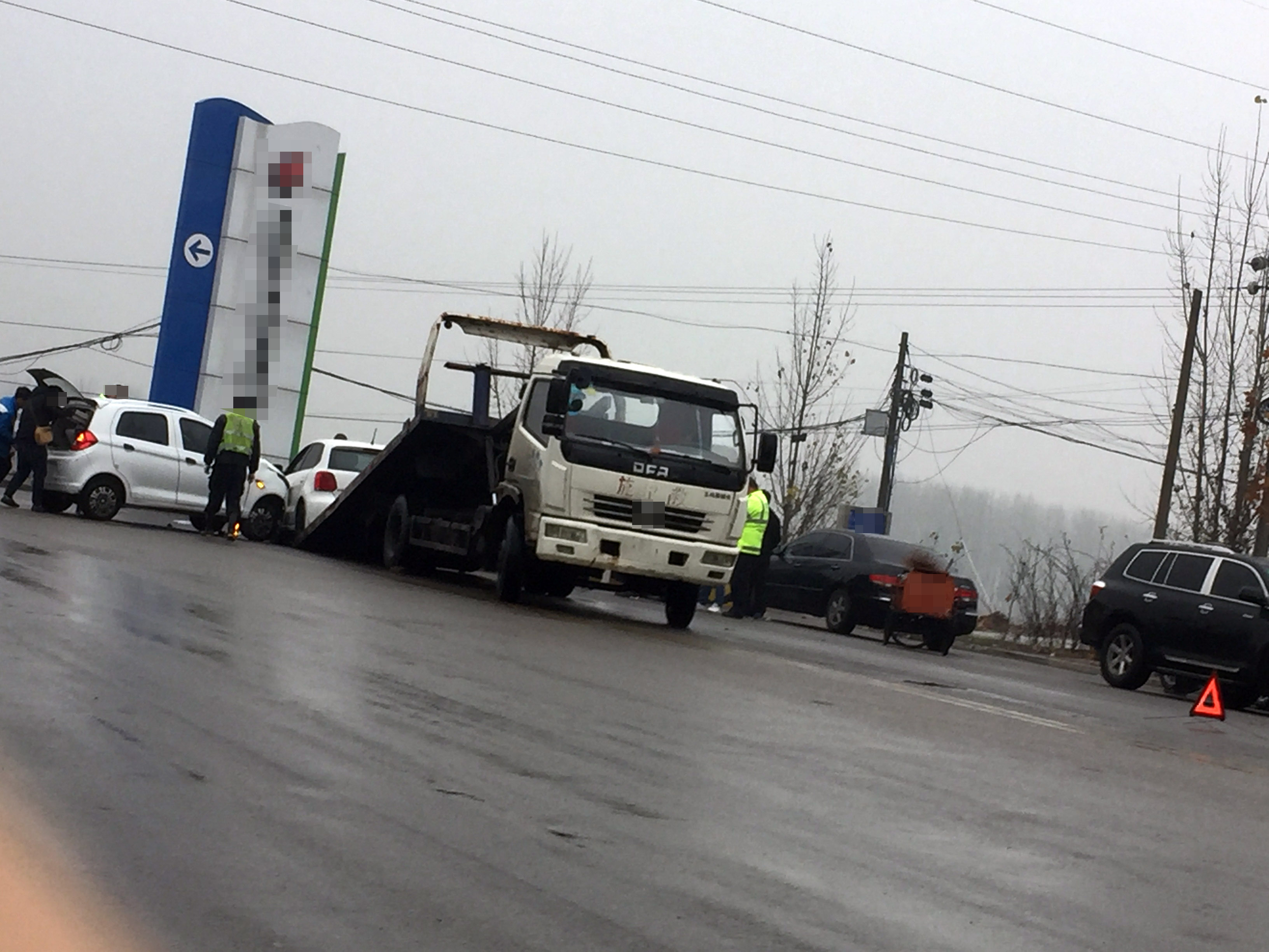 霧天POLO跟四輪低速電動車發(fā)生事故，低速電動車的質(zhì)量還可以