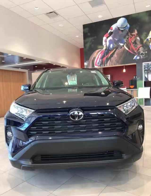 全新丰田RAV4海外到店 比普拉多帅气 配2.5L+8AT