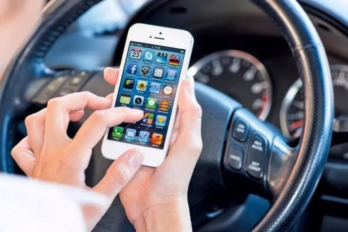 日本法律：自动驾驶汽车司机可以看手机？
