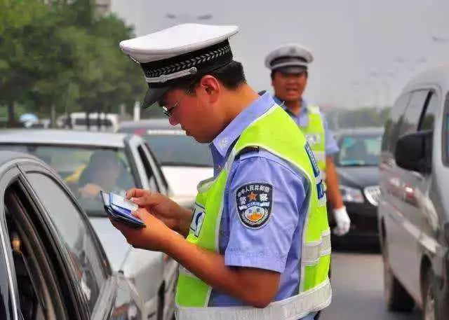 機(jī)動車駕駛證面臨取消，“多證合一”提議能否實(shí)現(xiàn)？