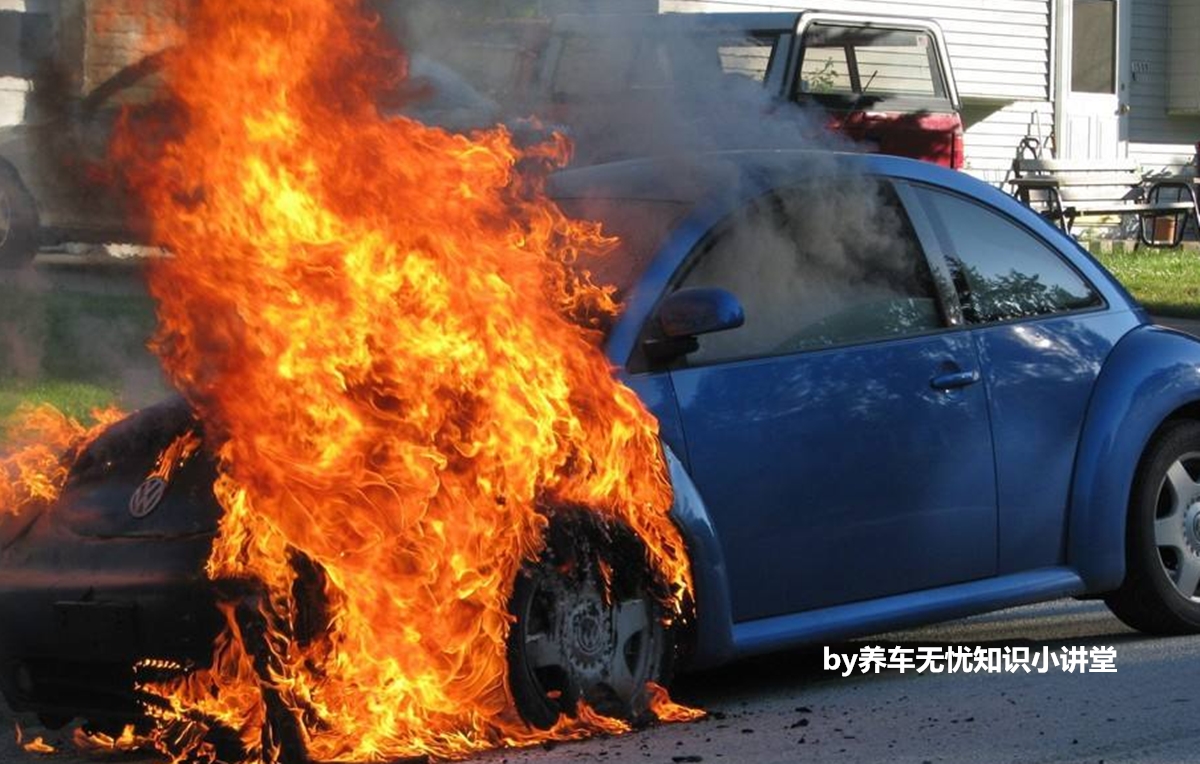 用車小知識(shí)：夏天快到了，車內(nèi)一定不要放這幾樣物品，很危險(xiǎn)