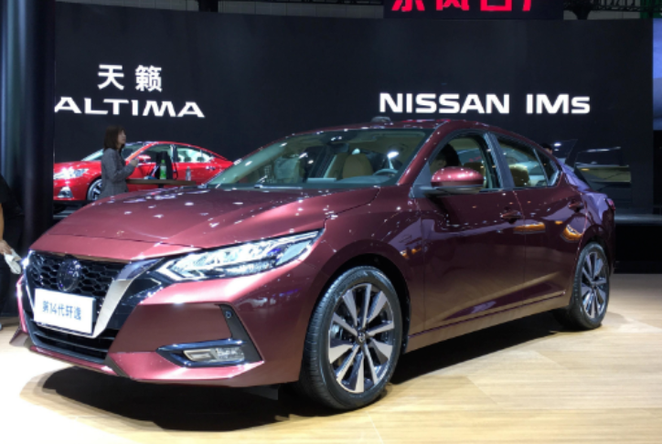 全新2020款日產(chǎn)軒逸亮相！車身顏色比較少見(jiàn) 油耗4.9L