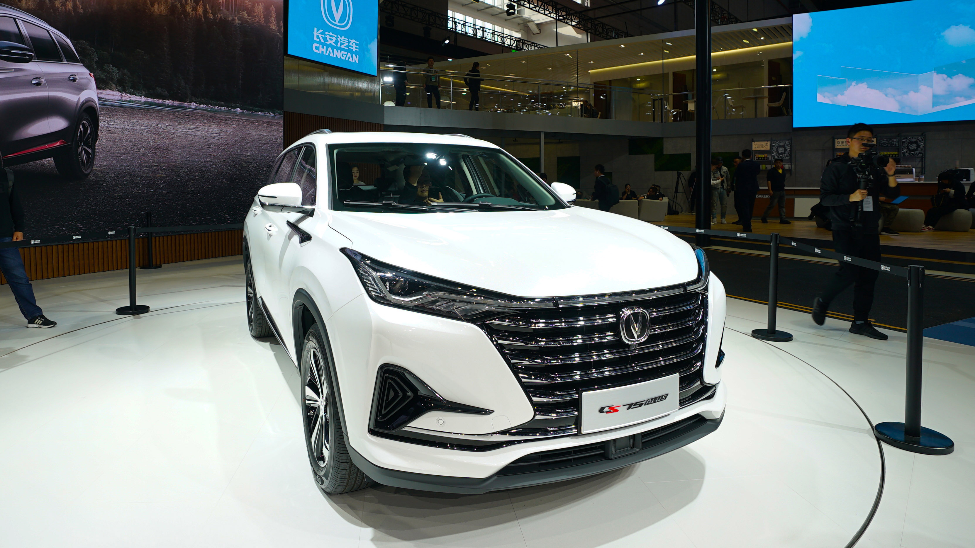 【2019上海車展】2.0T藍鯨發動機上身 解析長安CS75